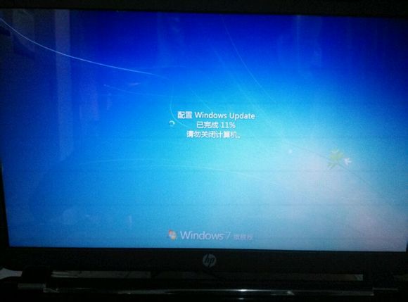 win7系统下载64位旗舰版系统开机一直显示配置windows请勿关机的解决方法